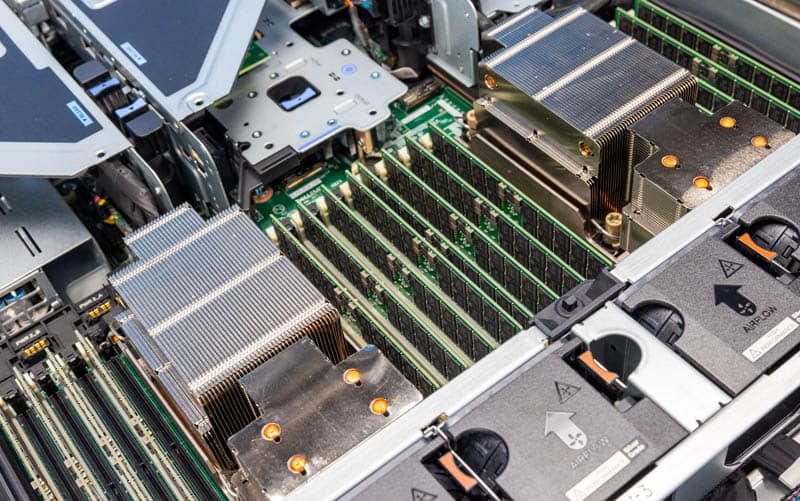 Dell PowerEdge R760 CPU Intel Xeon Sapphire Rapids và DDR5 1
